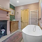Gorgeous Victorian Town-house In With Parking - Pass The Keys *