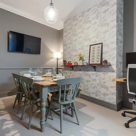 Hébergement de vacances Gorgeous Victorian Town-house In With Parking - Pass The Keys *
