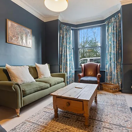 Semesterbostad Gorgeous Victorian Town-house In With Parking - Pass The Keys