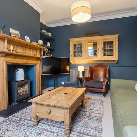 Gorgeous Victorian Town-house In With Parking - Pass The Keys York