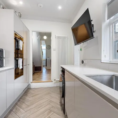 Gorgeous Victorian Town-house In With Parking - Pass The Keys Hébergement de vacances