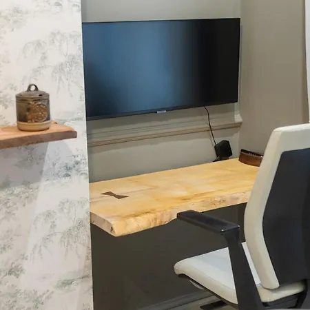 Gorgeous Victorian Town-house In With Parking - Pass The Keys York