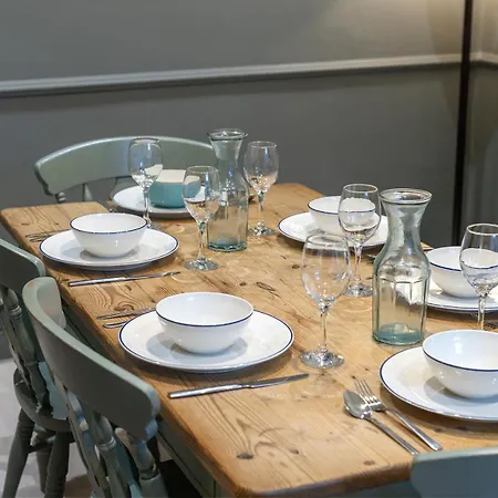 Hébergement de vacances Gorgeous Victorian Town-house In With Parking - Pass The Keys *