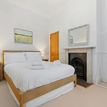 Gorgeous Victorian Town-house In With Parking - Pass The Keys * York