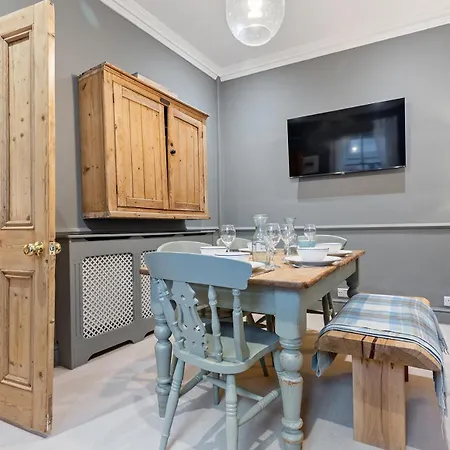Hébergement de vacances Gorgeous Victorian Town-house In With Parking - Pass The Keys