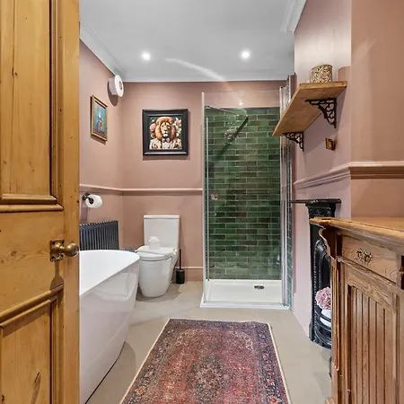 Gorgeous Victorian Town-house In With Parking - Pass The Keys Hébergement de vacances York