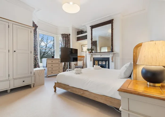 Gorgeous Victorian Town-house In With Parking - Pass The Keys Casa vacanze