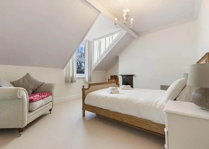 Gorgeous Victorian Town-house In With Parking - Pass The Keys York