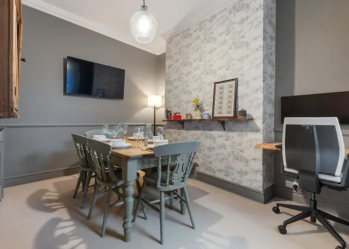 Casa vacanze Gorgeous Victorian Town-house In With Parking - Pass The Keys *