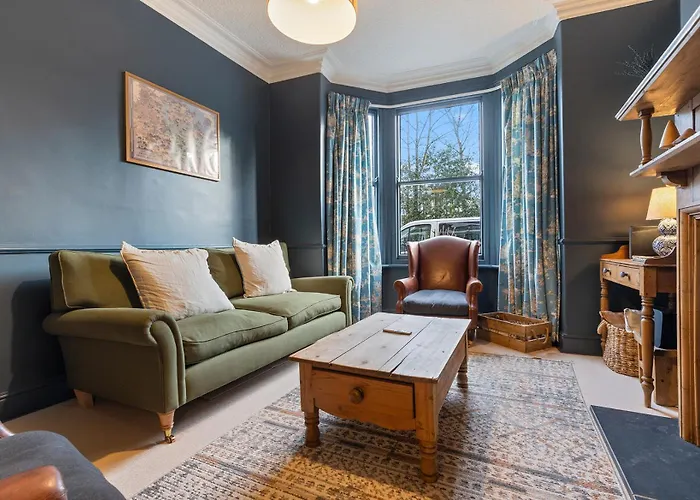 Semesterbostad Gorgeous Victorian Town-house In With Parking - Pass The Keys