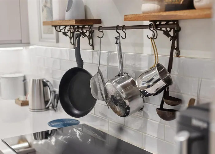 Semesterbostad Gorgeous Victorian Town-house In With Parking - Pass The Keys