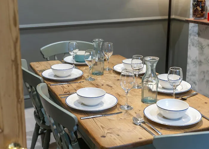 Semesterbostad Gorgeous Victorian Town-house In With Parking - Pass The Keys *