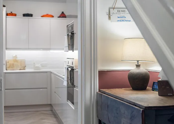 Gorgeous Victorian Town-house In With Parking - Pass The Keys * York