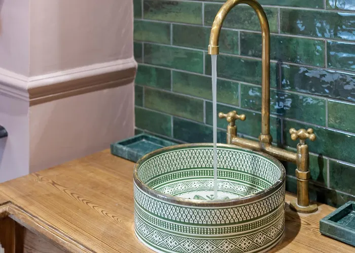 Casa vacanze Gorgeous Victorian Town-house In With Parking - Pass The Keys *