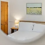Gorgeous Victorian Town-house In With Parking - Pass The Keys *