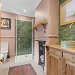 Gorgeous Victorian Town-house In With Parking - Pass The Keys * York