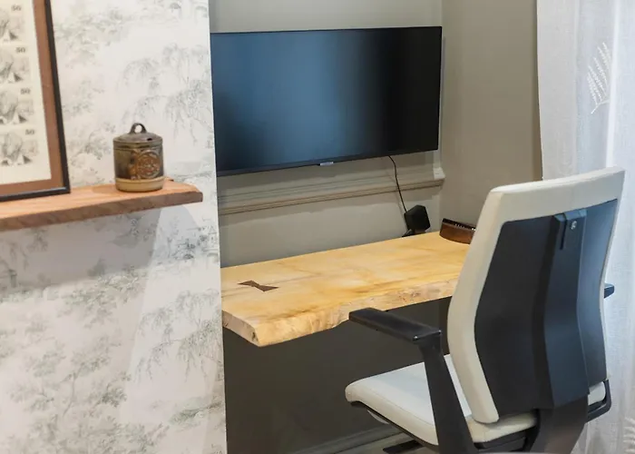 Gorgeous Victorian Town-house In With Parking - Pass The Keys York