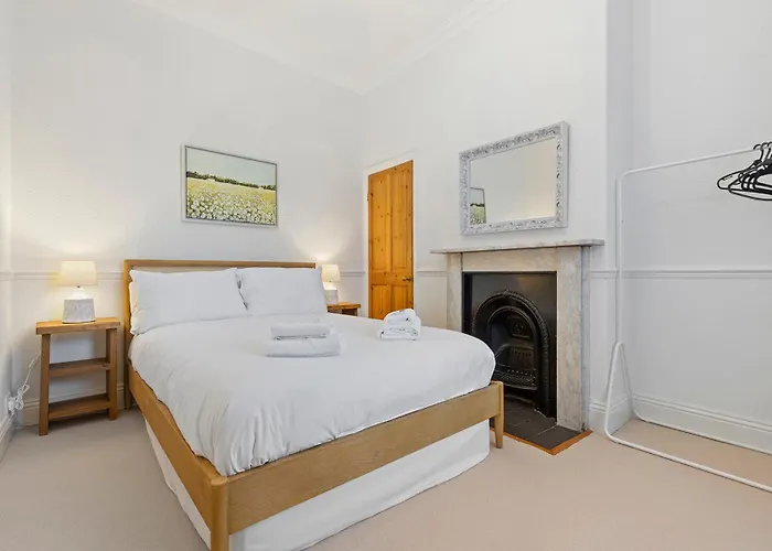 Gorgeous Victorian Town-house In With Parking - Pass The Keys * York