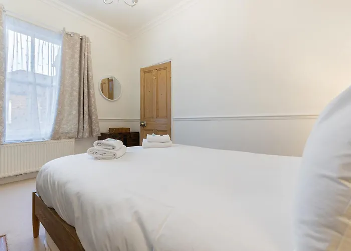 Gorgeous Victorian Town-house In With Parking - Pass The Keys * York