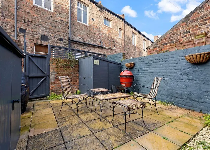 Holiday home Gorgeous Victorian Town-house In With Parking - Pass The Keys *